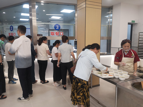 家长放心丨智慧食堂系统打造安全舒适的校园餐饮空间